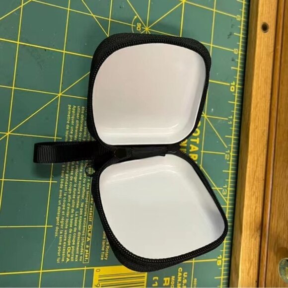 Retro Radio Design Key & Card Holder - Picture 9 of 11